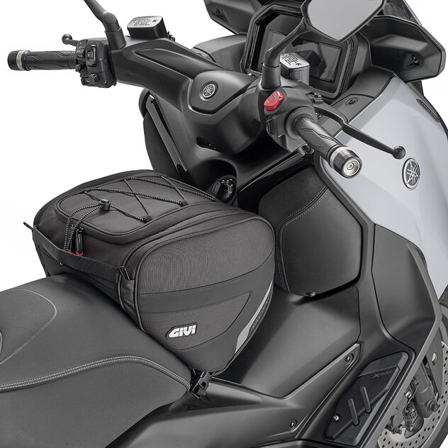 EASY15_tunnel bag_mounted-on_givi-